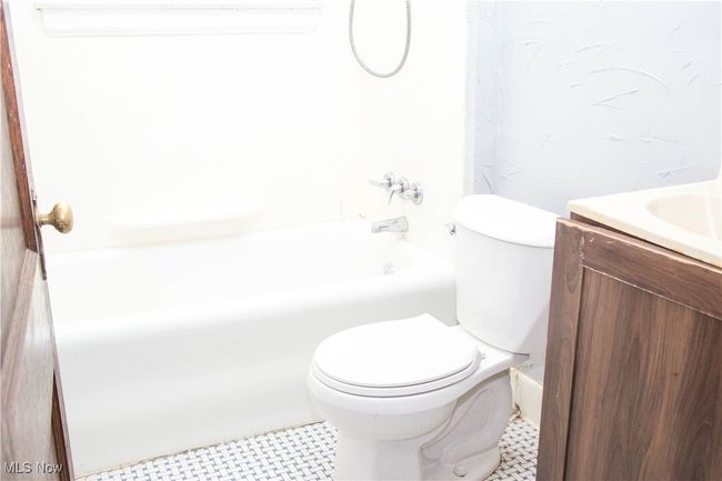 A - 921 Baughman St, Home with 2 bedrooms, 1 bathrooms and null parking in Akron OH | Image 5