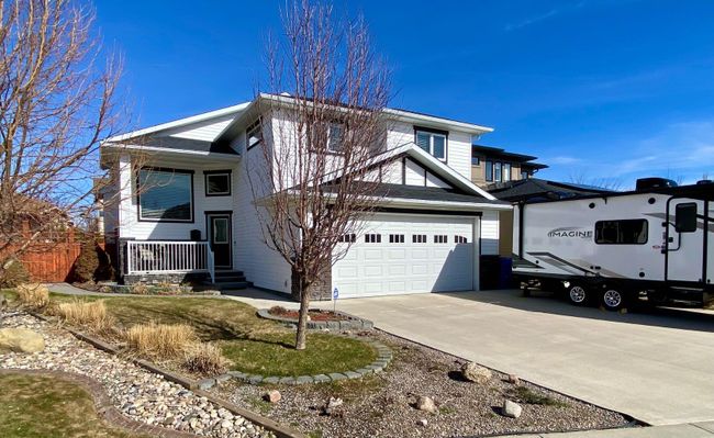 100 Riverland Close W, Home with 4 bedrooms, 3 bathrooms and 5 parking in Lethbridge AB | Image 2