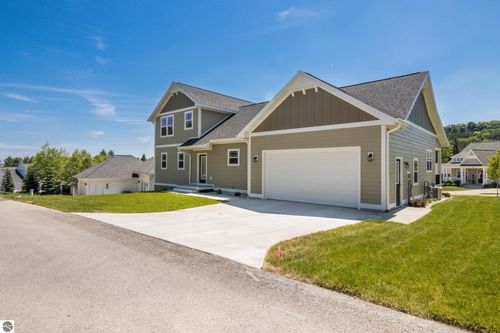 10788 Shrewbury Rd, Traverse City, MI, 49684-6236 | Card Image