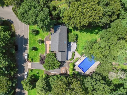 9 Maureen Dr, Mount Sinai, NY, 11766-1850 | Card Image