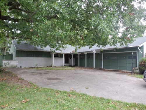 2091 Lee Boulevard, East Cleveland, OH, 44112 | Card Image