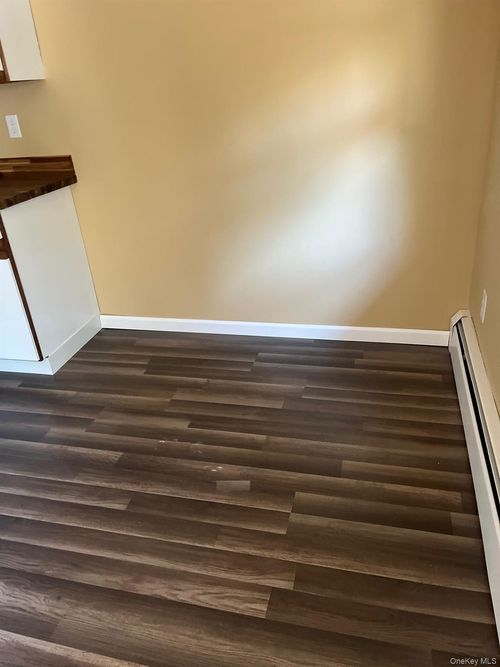 14c-1403 Barclay Mnr, Newburgh, NY, 12550-7825 | Card Image