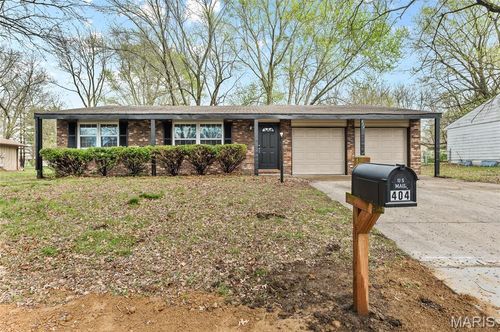 404 Country Meadow Ln, Belleville, IL, 62221-3380 | Card Image