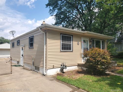 18346 Powers Ave, Dearborn Heights, MI, 48125-3432 | Card Image