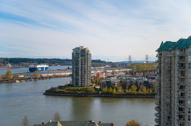 1806 - 1245 Quayside Drive, Condo with 2 bedrooms, 2 bathrooms and 1 parking in New Westminster BC | Image 2