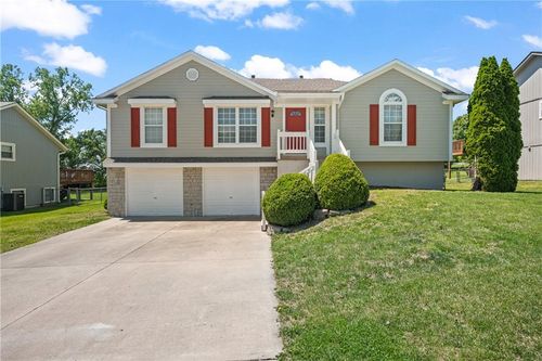 604 S Sunset Ln, Raymore, MO, 64083-8499 | Card Image