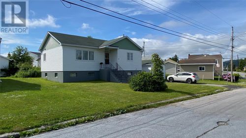2 Dunfield Pl, Corner Brook, NL, A2H1T7 | Card Image