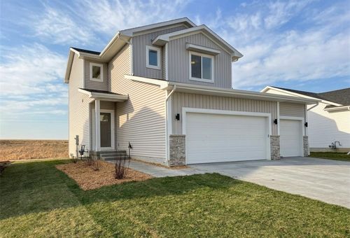 621 Fremont Ave, Ames, IA, 50014-1221 | Card Image