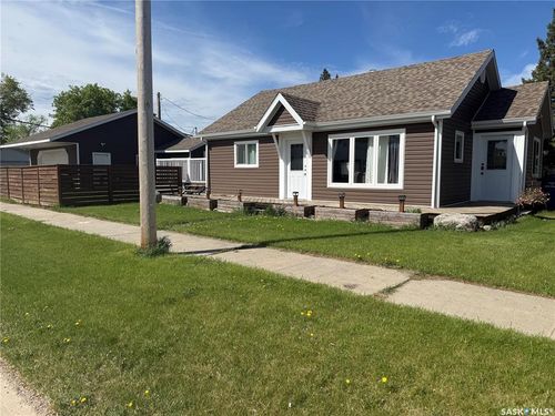 300 8th Avenue W, Nipawin, SK, S0E1E0 | Card Image