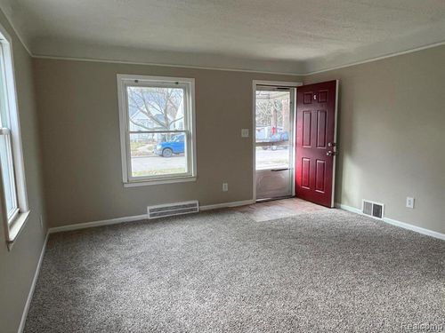 6615 Buckingham Ave, Allen Park, MI, 48101-2331 | Card Image