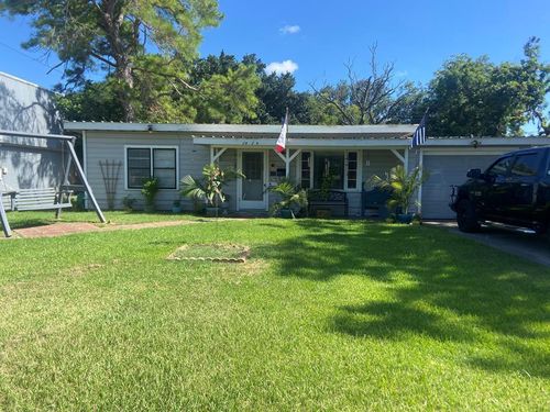 2912 9th St, Bay City, TX, 77414-5437 | Card Image