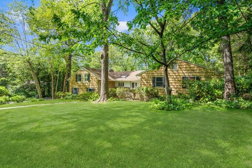 51 The Hemlocks, Roslyn, NY, 11576-1801 | Card Image