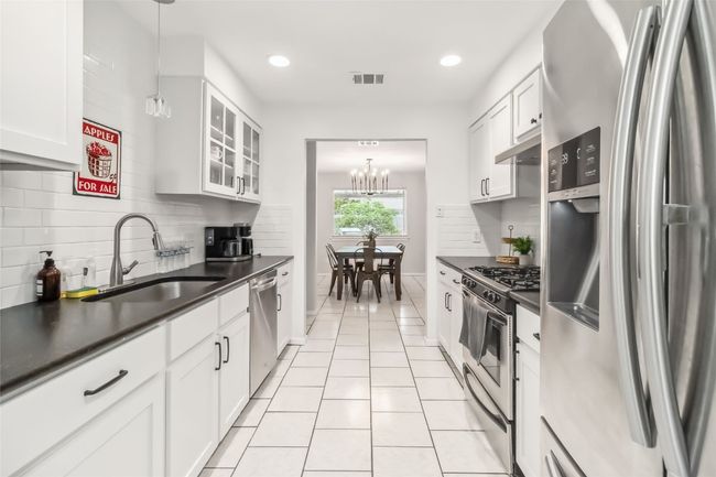 11204 Applewood Dr, House other with 4 bedrooms, 2 bathrooms and 4 parking in Austin TX | Image 8