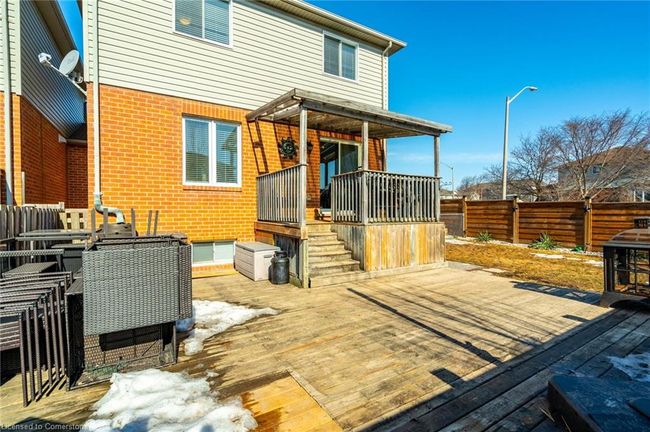 2 Bronte Crt, Townhouse with 4 bedrooms, 4 bathrooms and 3 parking in Dundas ON | Image 34
