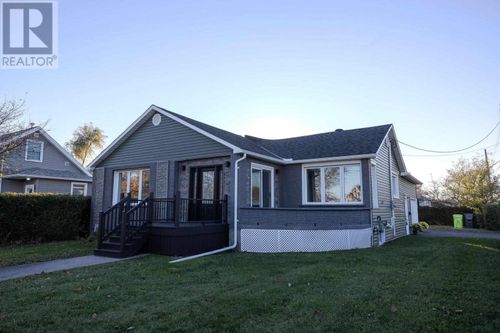 695 Korah Rd, Sault Ste Marie, ON, P6C4K5 | Card Image