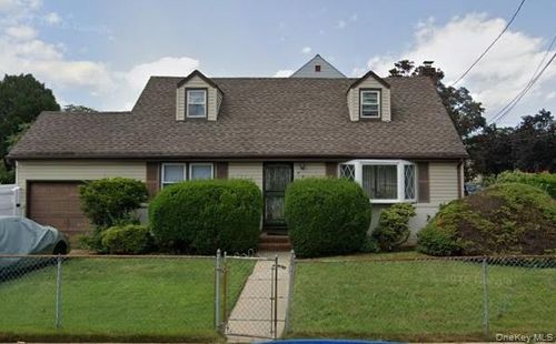 247 Windsor Pkwy, Hempstead, NY, 11550-7143 | Card Image