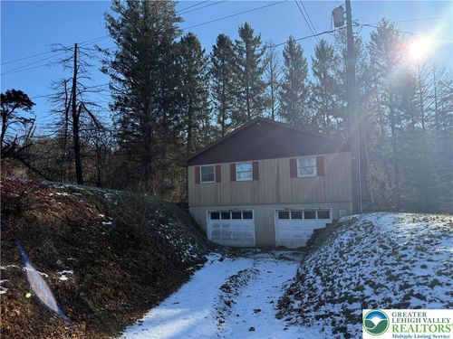 530 Old Main St, Walnutport, PA, 18088-1234 | Card Image