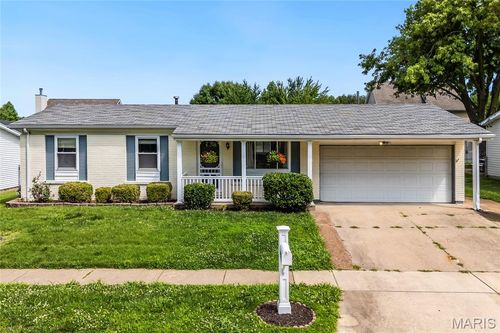 12011 Bobbett Dr, Maryland Heights, MO, 63043-1129 | Card Image