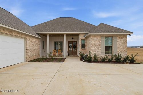 35 Village Cir, Benton, MS, 39039-1100 | Card Image