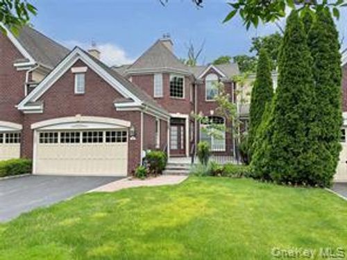 18 Wilkshire Cir, Manhasset, NY, 11030-4114 | Card Image