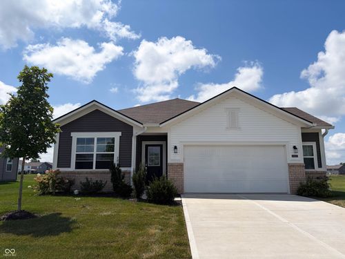 6822 Orchard Run Cir, Whitestown, IN, 46075-0494 | Card Image
