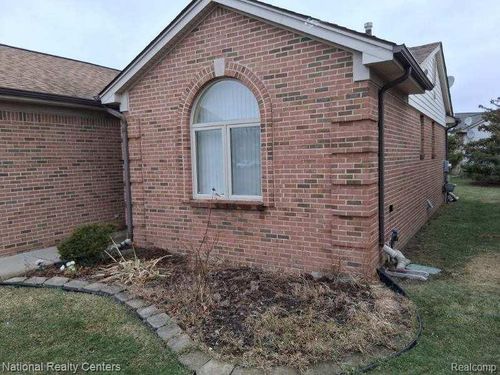 8373 Jefferson Ct, Warren, MI, 48093-6786 | Card Image