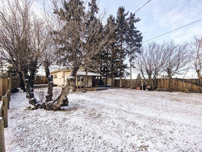 4407 47 Street, Home with 3 bedrooms, 1 bathrooms and 2 parking in Spirit River AB | Image 9