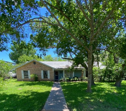 106 Woody Ray Dr, Elm Mott, TX, 76640-3576 | Card Image