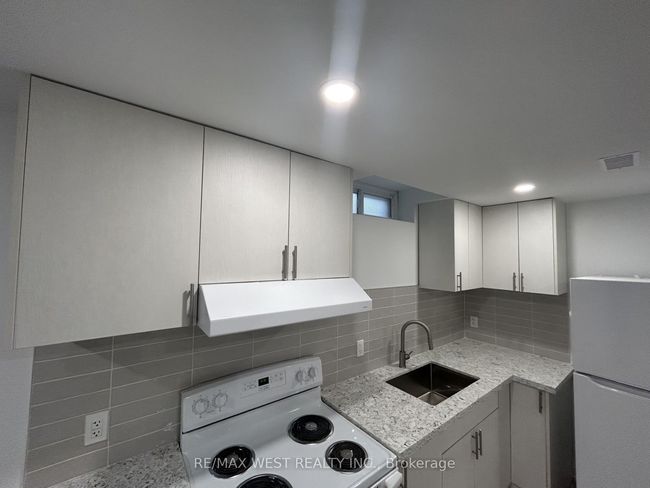 LOWER - 26 Doric St, House other with 1 bedrooms, 1 bathrooms and 1 parking in Ajax ON | Image 4