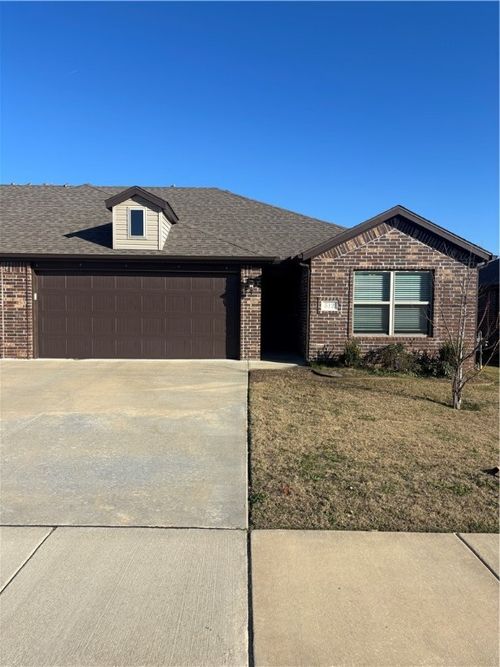 512 Vee St, Centerton, AR, 72719-5069 | Card Image