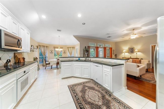 7410 Fall Creek Bnd, House other with 4 bedrooms, 2 bathrooms and 2 parking in Humble TX | Image 5