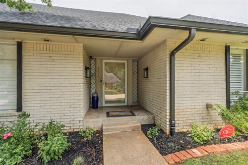 3241 Brush Creek Rd, Oklahoma City, OK, 73120-1851 | Card Image