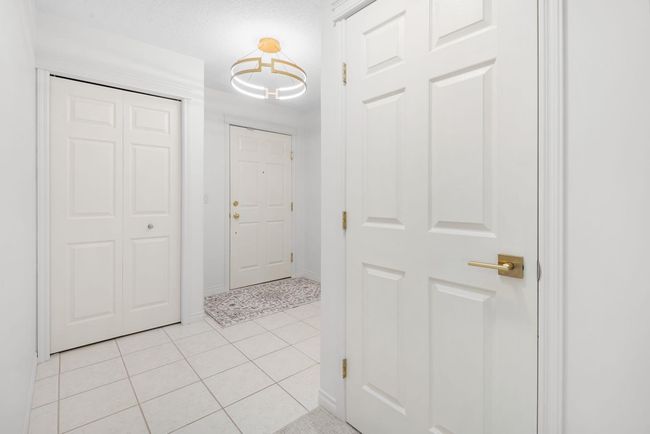 2205 - 7451 Springbank Blvd Sw, Condo with 2 bedrooms, 2 bathrooms and 1 parking in Calgary AB | Image 5