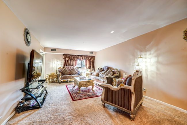 APT-107 - 600 Naples Ct, Condo with 2 bedrooms, 2 bathrooms and 3 parking in Glenview IL | Image 7