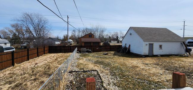Backyard/garage | Image 11