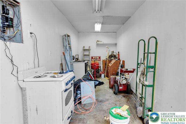 Garage | Image 36