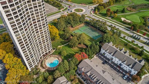 704-5000 Town Ctr, Southfield, MI, 48075-1113 | Card Image