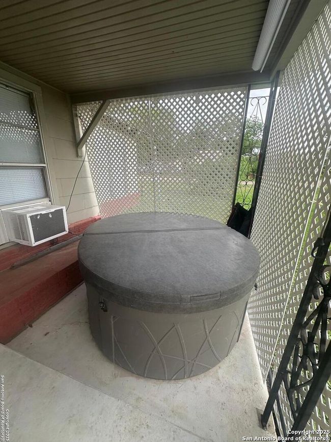 619 Pecan St, House other with 3 bedrooms, 1 bathrooms and null parking in Sabinal TX | Image 11