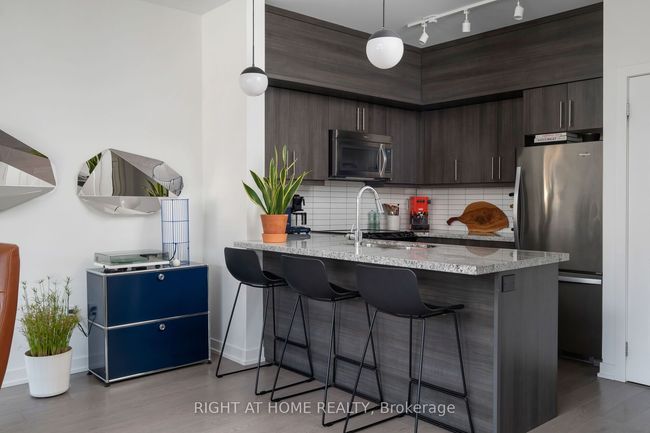 118 - 2320 Gerrard St E, Condo with 3 bedrooms, 2 bathrooms and 26 parking in Toronto ON | Image 8
