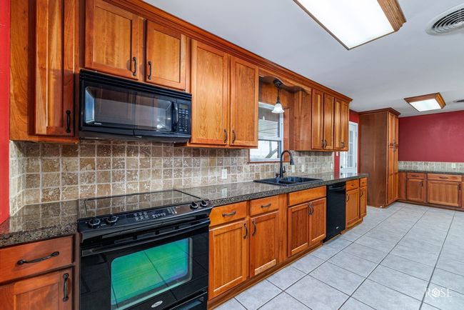 8862 Loop 570, House other with 4 bedrooms, 2 bathrooms and 2 parking in Wall TX | Image 5