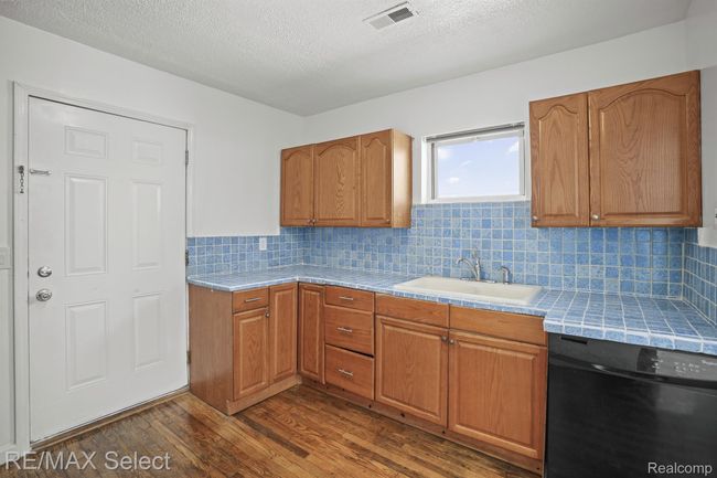 738 W Atherton Rd, Home with 0 bedrooms, 2 bathrooms and null parking in Flint MI | Image 6