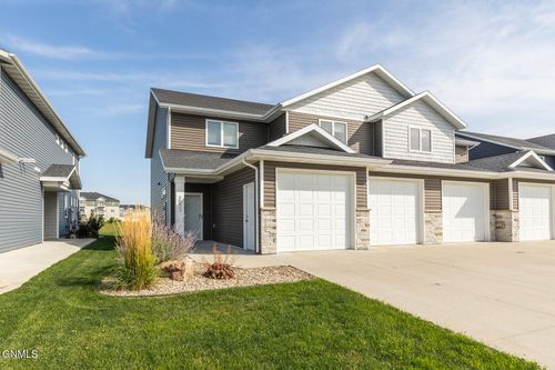 3533 Meridian Dr, Bismarck, ND, 58504-8533 | Card Image