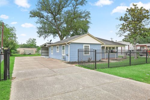 108 N 7th Street, Highlands, TX, 77562 | Card Image