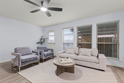 3028 Casa Bella Dr, Arlington, TX, 76010-3713 | Card Image