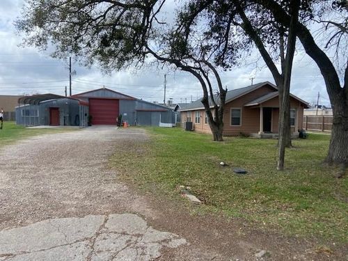3320 Brooks Ave, Bay City, TX, 77414-7245 | Card Image