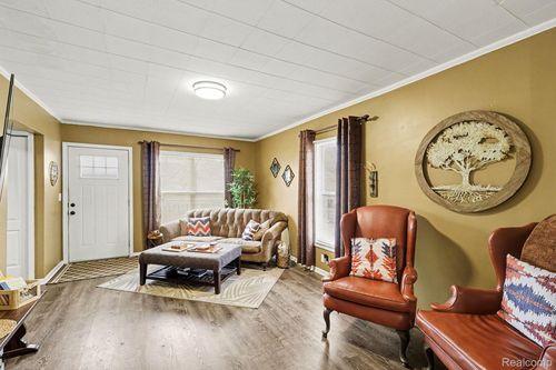 507 Walnut St, Fenton, MI, 48430-2747 | Card Image