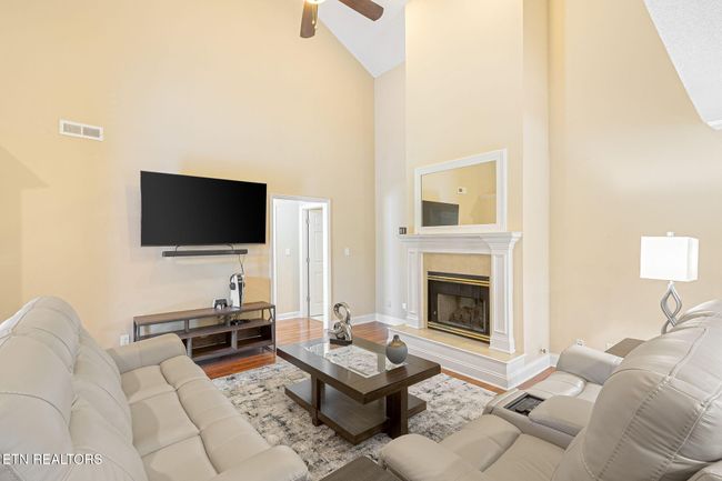 826 Gresham Rd, Condo with 2 bedrooms, 2 bathrooms and null parking in Knoxville TN | Image 4