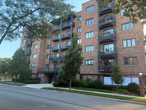 apt-302-414 Clinton Pl, River Forest, IL, 60305-2215 | Card Image