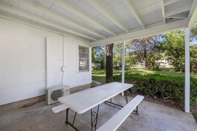 628 S Madison St, House other with 2 bedrooms, 2 bathrooms and 1 parking in La Grange TX | Image 24