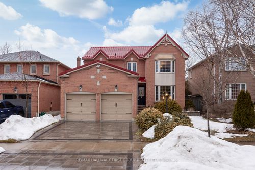 57 Yorkshire Cres, Whitby, ON, L1R1X8 | Card Image
